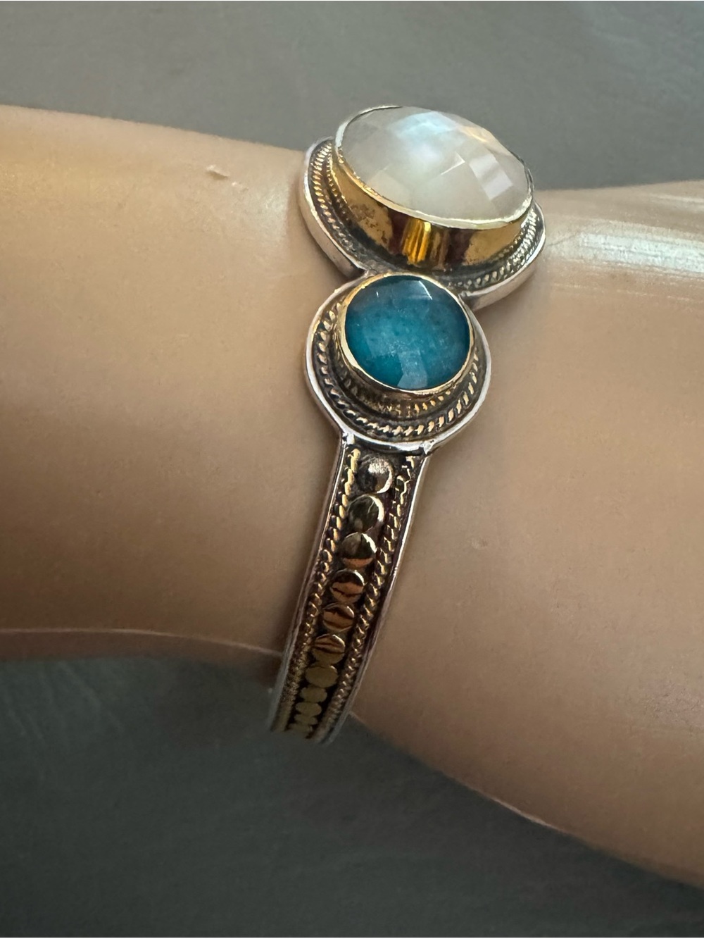Anna Beck MOP Sterling Bangle - Picture 5 of 8